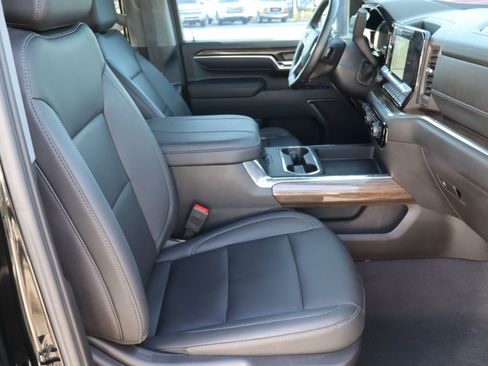 Used 2024 Chevrolet Silverado 3500 LT w/ Convenience Package AWD/4WD image 38