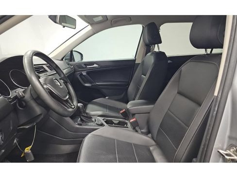 Used 2020 Volkswagen Tiguan SE AWD/4WD image 2