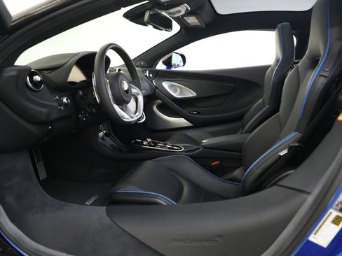 Used 2023 McLaren GT RWD image 23