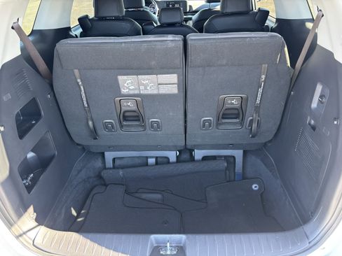 Used 2024 Kia Carnival LX image 24