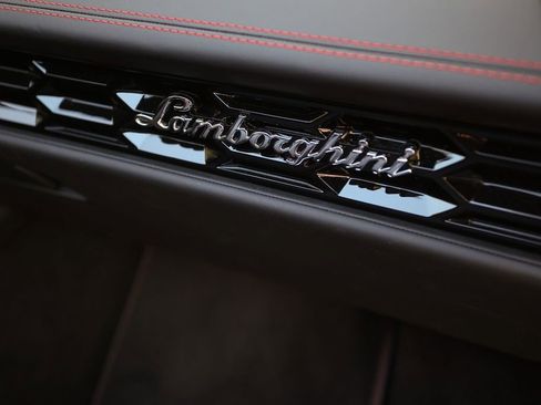 Used 2020 Lamborghini Huracan EVO RWD image 54