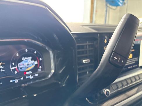 Used 2025 GMC Sierra 3500 SLE w/ Preferred Package image 25