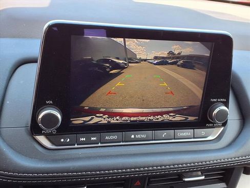 Used 2023 Nissan Rogue SV FWD image 6
