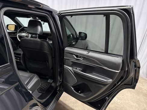 Used 2025 Jeep Grand Cherokee Limited w/ Luxury Tech Group II AWD/4WD image 35