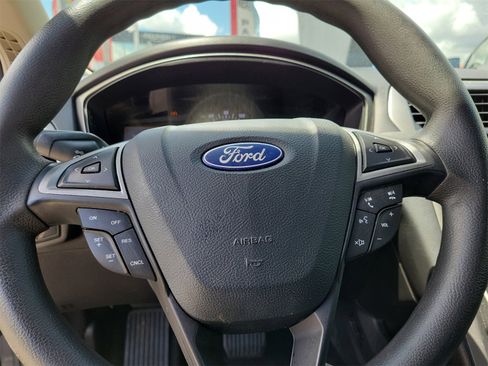 Used 2018 Ford Fusion SE w/ Fusion SE Technology Package image 15