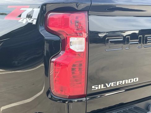 Used 2022 Chevrolet Silverado 2500 LT w/ Convenience Package AWD/4WD image 10