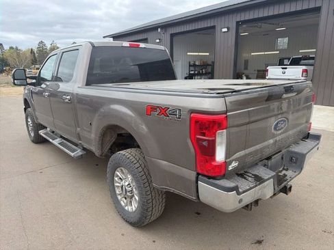 Used 2018 Ford F250 XLT w/ XLT Premium Package AWD/4WD image 3