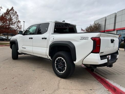 Used 2025 Toyota Tacoma TRD Off-Road image 8