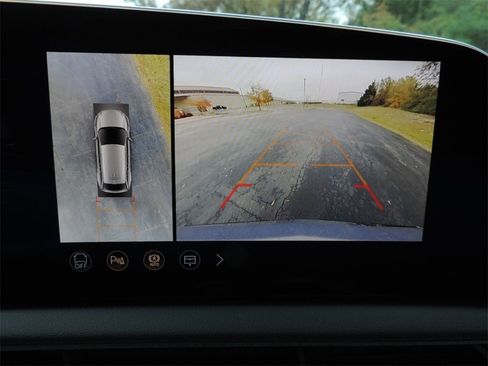 New 2026 Cadillac Optiq Luxury 2 image 26