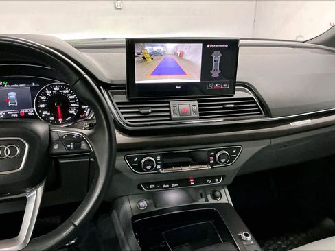 Used 2023 Audi Q5 2.0T Premium w/ Convenience Package image 9
