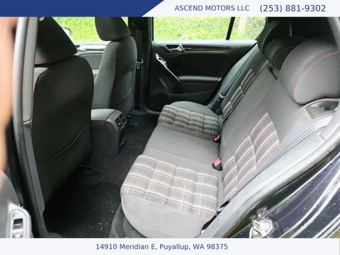 Used 2011 Volkswagen Golf 4-Door FWD image 10