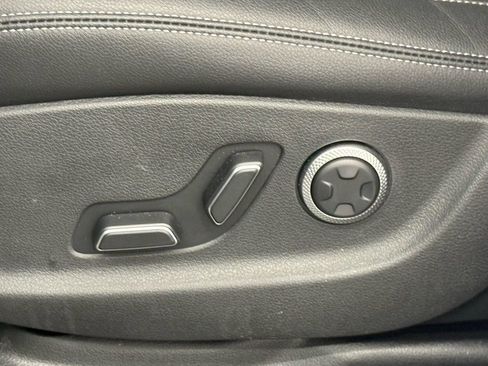 Used 2026 Genesis GV70 2.5T Select image 17