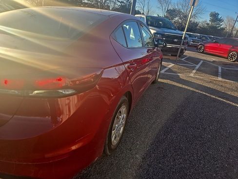 Used 2018 Hyundai Elantra SE w/ Cargo Package image 3