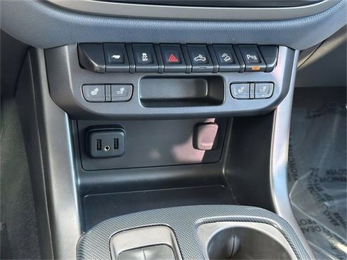 Used 2021 Chevrolet Colorado Z71 image 12