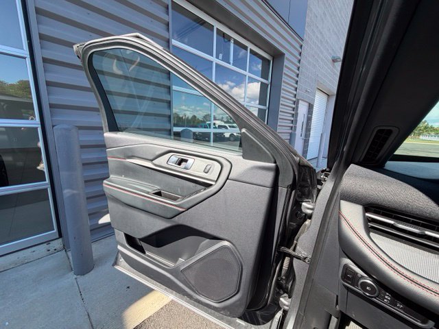 Used 2025 Ford Explorer ST-Line AWD/4WD image 23