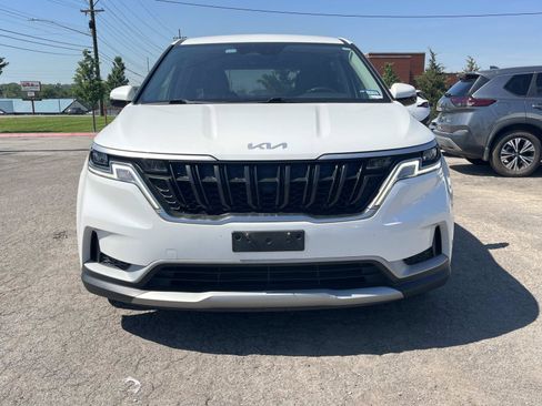 Used 2023 Kia Carnival LX FWD image 2