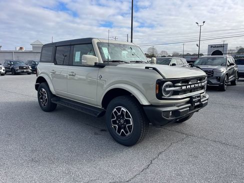 New 2025 Ford Bronco Outer Banks image 4