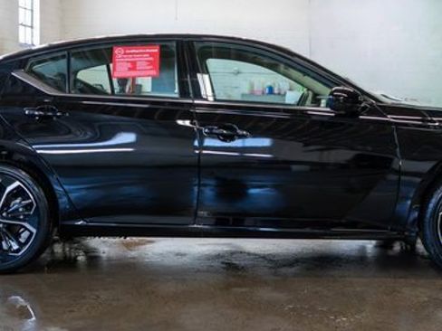 Certified 2025 Nissan Altima 2.5 SR image 5