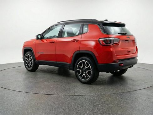 Used 2025 Jeep Compass Trailhawk AWD/4WD image 6