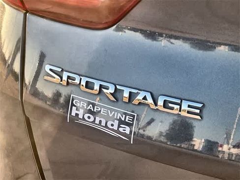Used 2022 Kia Sportage LX image 8