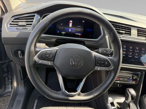 Used 2023 Volkswagen Tiguan SE FWD image 13