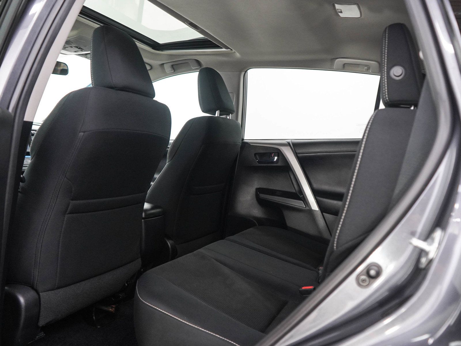 Used 2017 Toyota RAV4 XLE w/ Carpet Mat Package FWD image 17