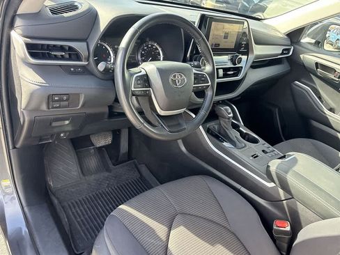 Used 2023 Toyota Highlander LE FWD image 10