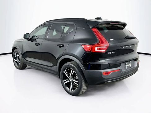 Used 2023 Volvo XC40 B5 Plus AWD/4WD image 4