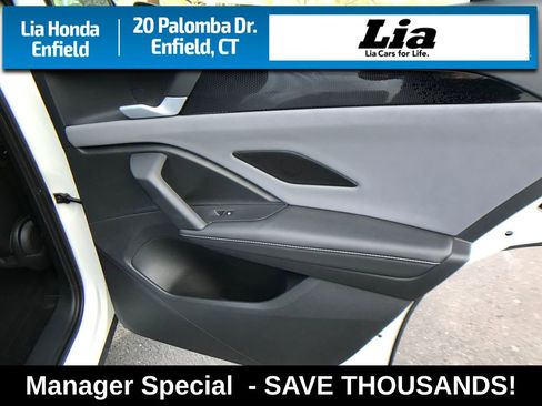 Used 2025 Volkswagen Tiguan SE R-Line image 31