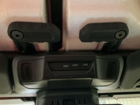 Used 2024 Jeep Gladiator Sport image 16