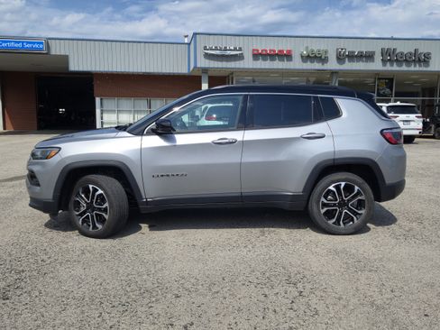 Used 2023 Jeep Compass Limited AWD/4WD image 4