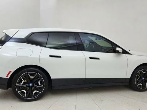 Used 2024 BMW iX xDrive50 w/ Premium Package AWD/4WD image 6