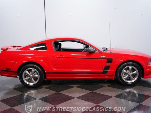 Used 2005 Ford Mustang GT RWD image 12