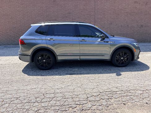 Used 2022 Volkswagen Tiguan SE R-Line AWD/4WD image 6