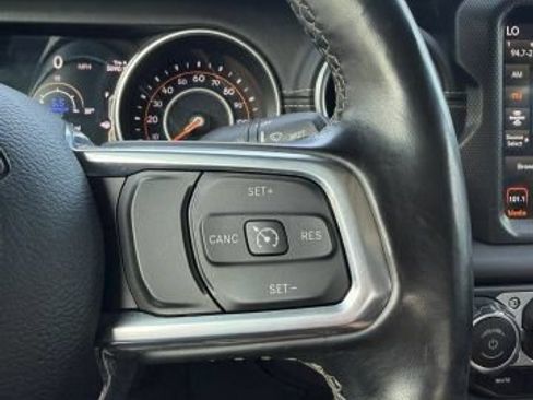 Used 2020 Jeep Gladiator Overland AWD/4WD image 19