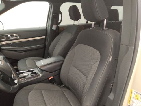 Used 2018 Ford Explorer XLT FWD image 17