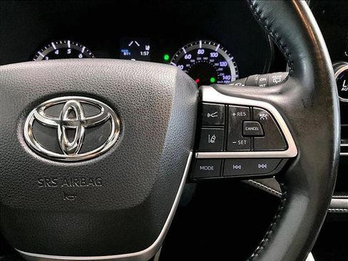 Used 2022 Toyota Highlander LE FWD image 21