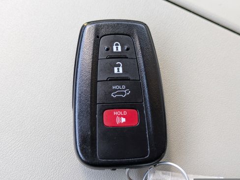 Used 2021 Toyota Highlander Platinum image 37