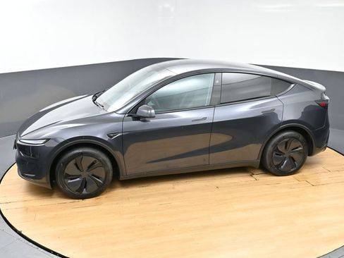 Used 2026 Tesla Model Y Long Range RWD image 3