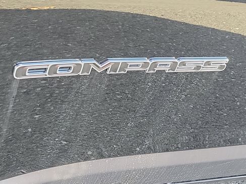 Used 2024 Jeep Compass Latitude w/ Sun and Sound Group image 19