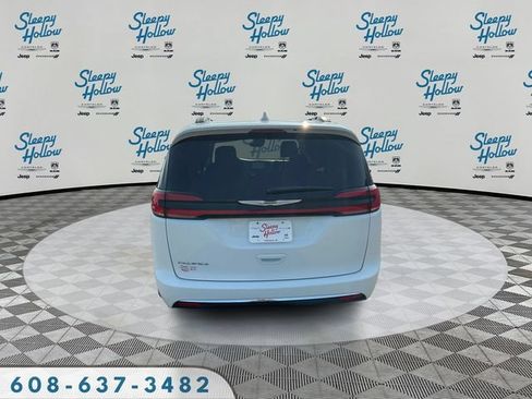 Used 2022 Chrysler Pacifica Touring-L FWD image 6