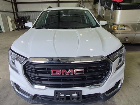 Used 2022 GMC Terrain SLE w/ Driver Convenience Package FWD image 2