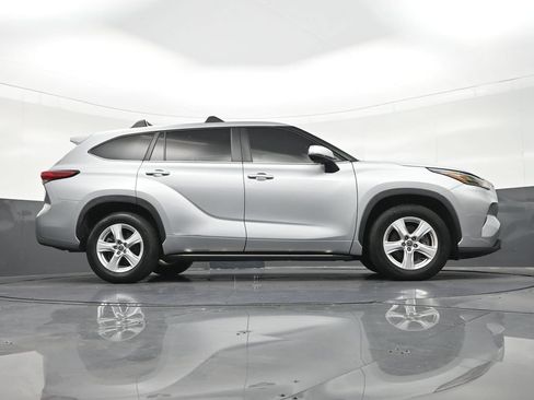 Used 2023 Toyota Highlander LE FWD image 27