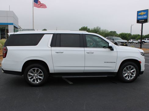 Used 2023 Chevrolet Suburban Premier AWD/4WD image 9