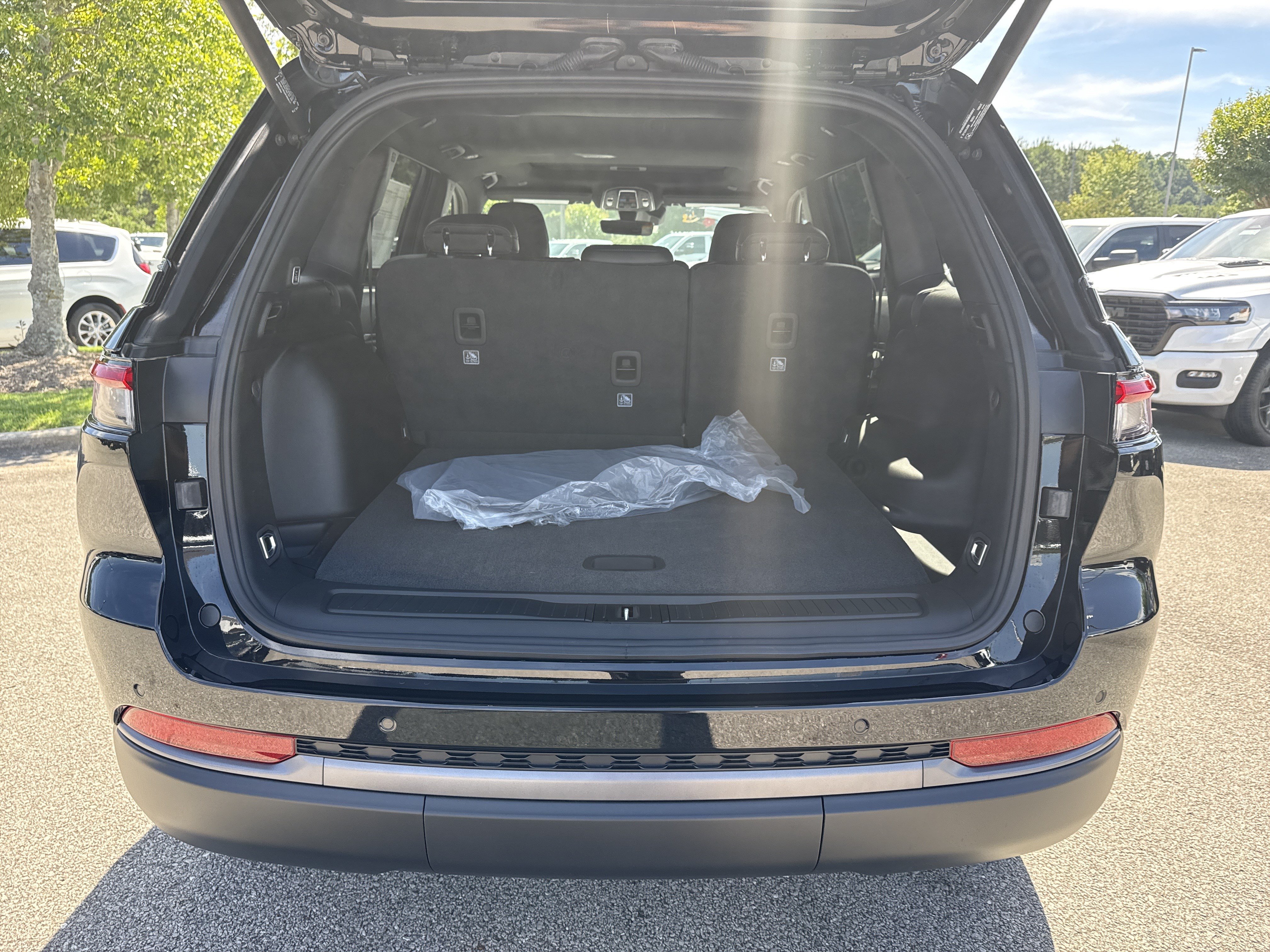 New 2026 Jeep Grand Cherokee Altitude RWD image 19
