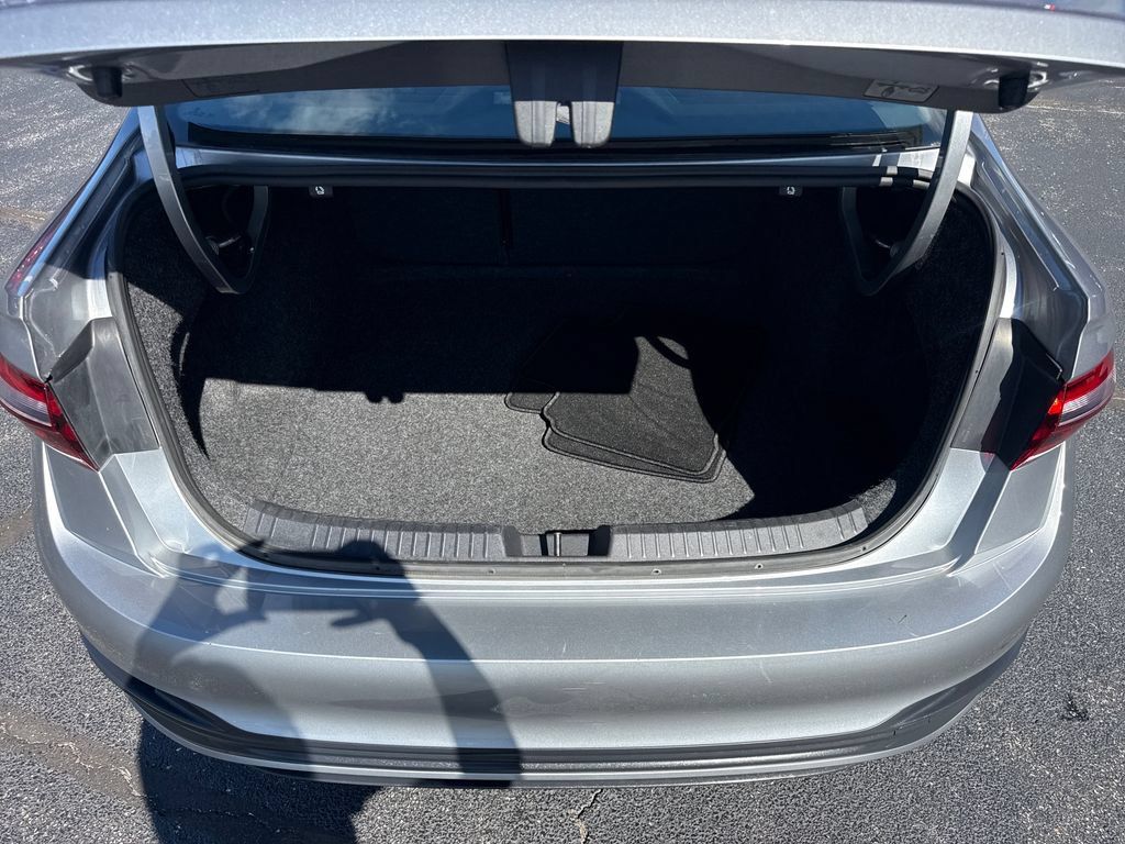 Used 2024 Volkswagen Jetta SE FWD image 13