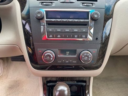 Used 2011 Cadillac DTS Luxury image 22