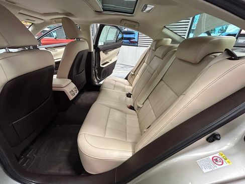 Used 2016 Lexus ES 350 w/ Luxury Package w/Wood Trim FWD image 54