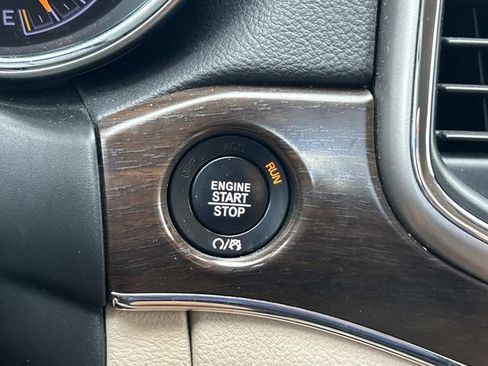 Used 2018 Jeep Grand Cherokee Limited w/ Trailer Tow Group IV AWD/4WD image 32