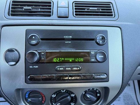 Used 2006 Ford Focus SES FWD image 18